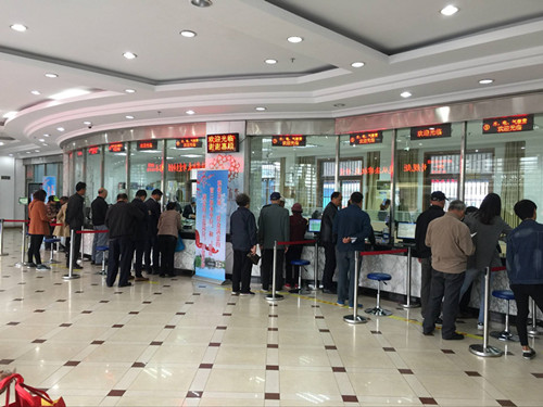窗口排长队现象明显减少_副本.jpg