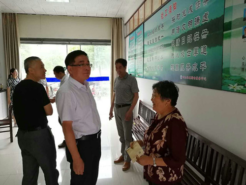 颜总走访慰问困难职工_副本.jpg
